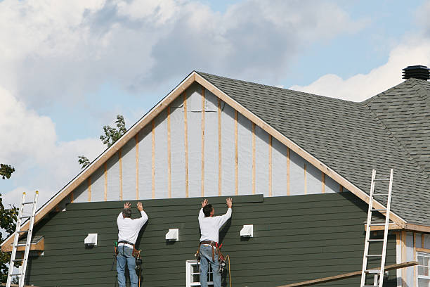 Professional Siding Installation technician working in Englewood, FL